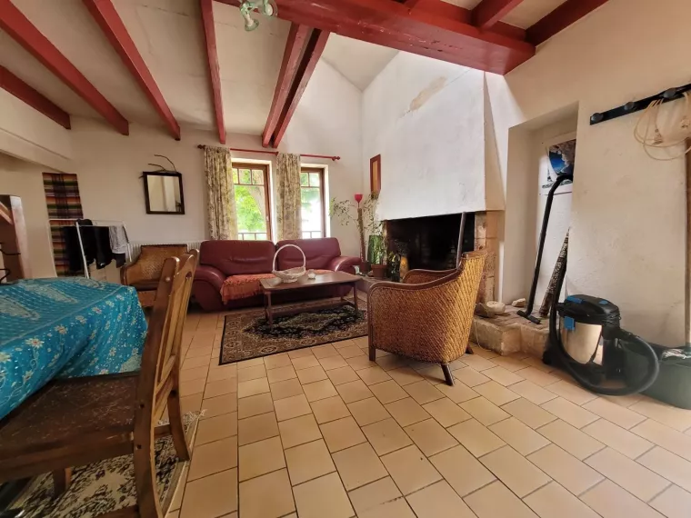 Maison dans petit hameau Razac sur l’isle