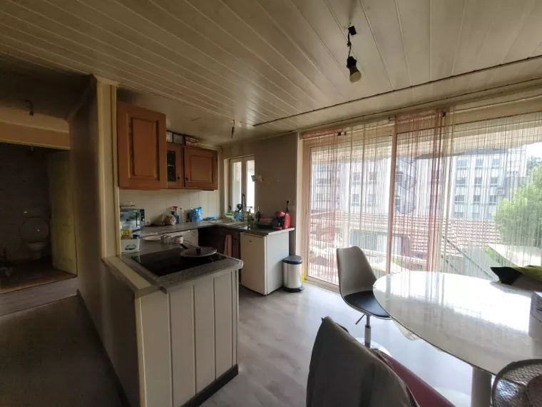 Petit Immeuble avec deux appartements