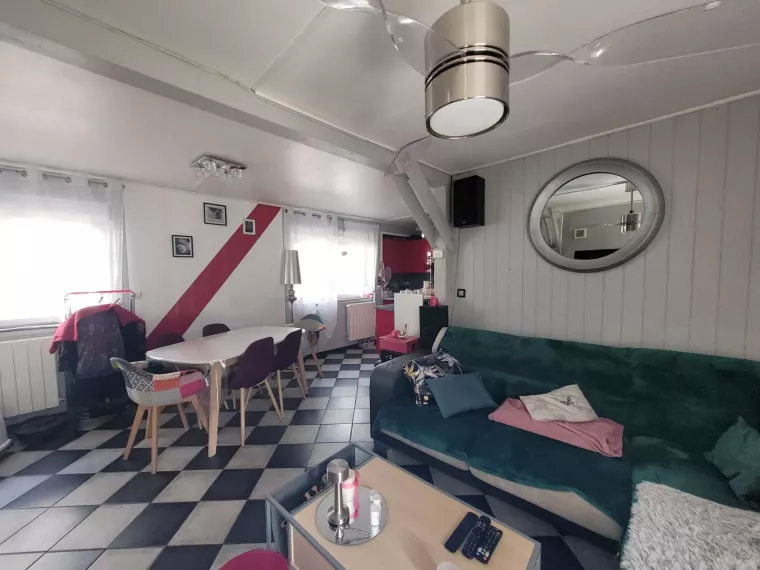 Petit Immeuble avec deux appartements