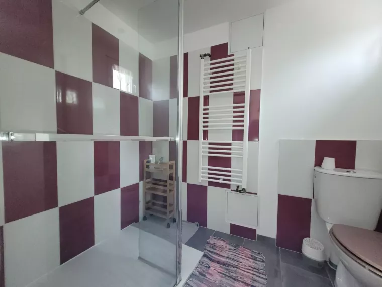 Petit Immeuble avec deux appartements
