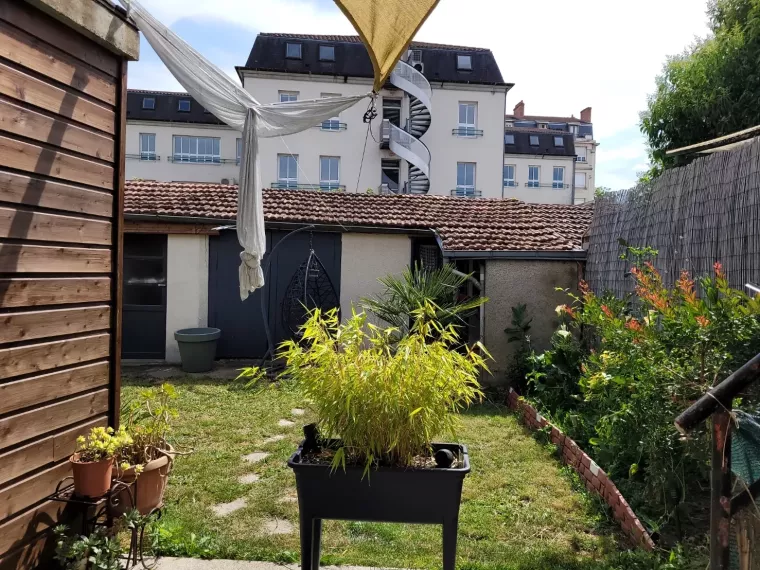 Petit Immeuble avec deux appartements