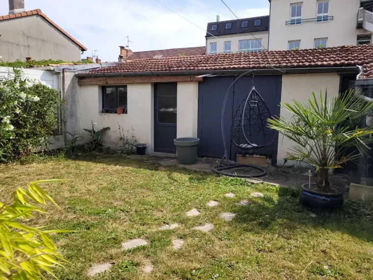 Petit Immeuble avec deux appartements