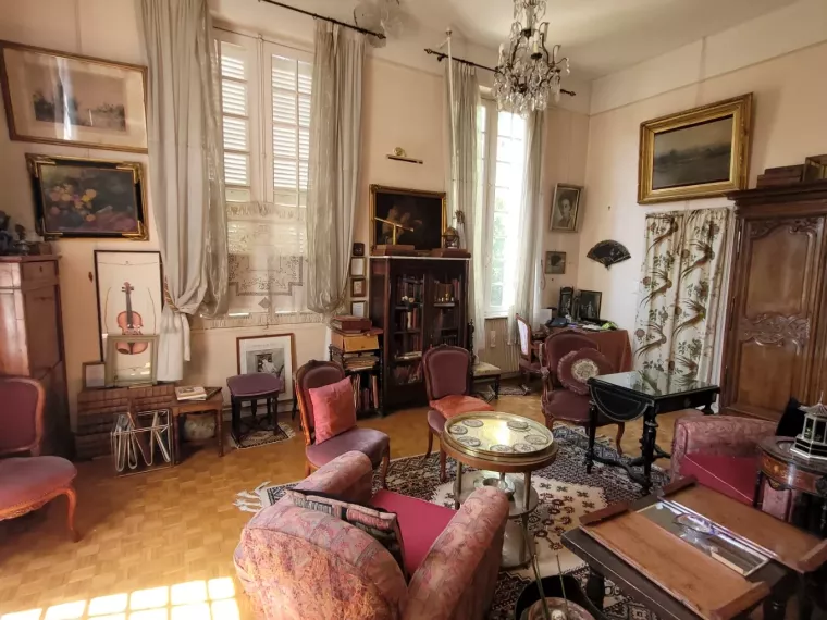 Appartement allée de Tourny avec garage