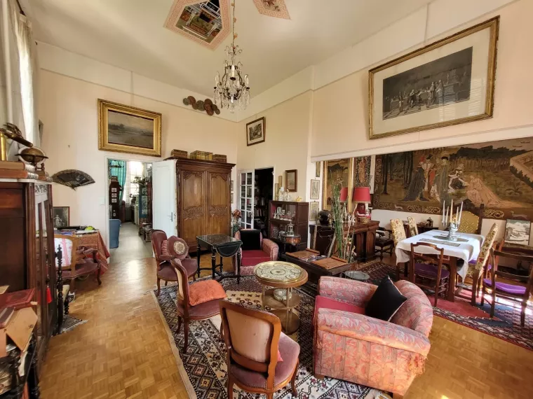 Appartement allée de Tourny avec garage