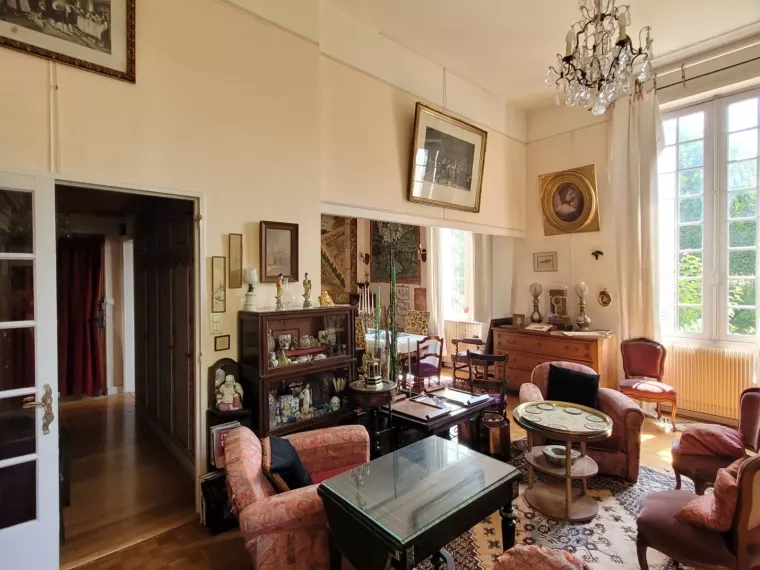 Appartement allée de Tourny avec garage