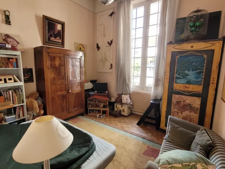 Appartement allée de Tourny avec garage