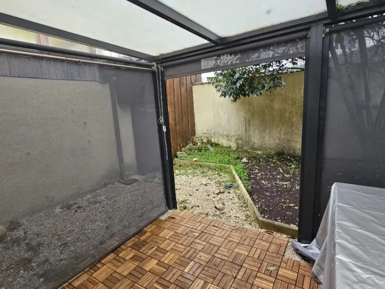 Immeuble 3 appartements et 1 local commercial