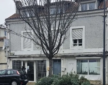 Immeuble 3 appartements et 1 local commercial