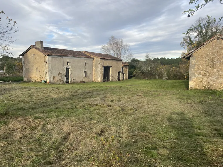 Fermette à restaurer 30 min Périgueux