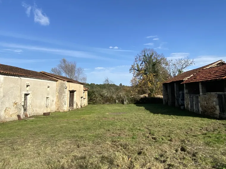 Fermette à restaurer 30 min Périgueux
