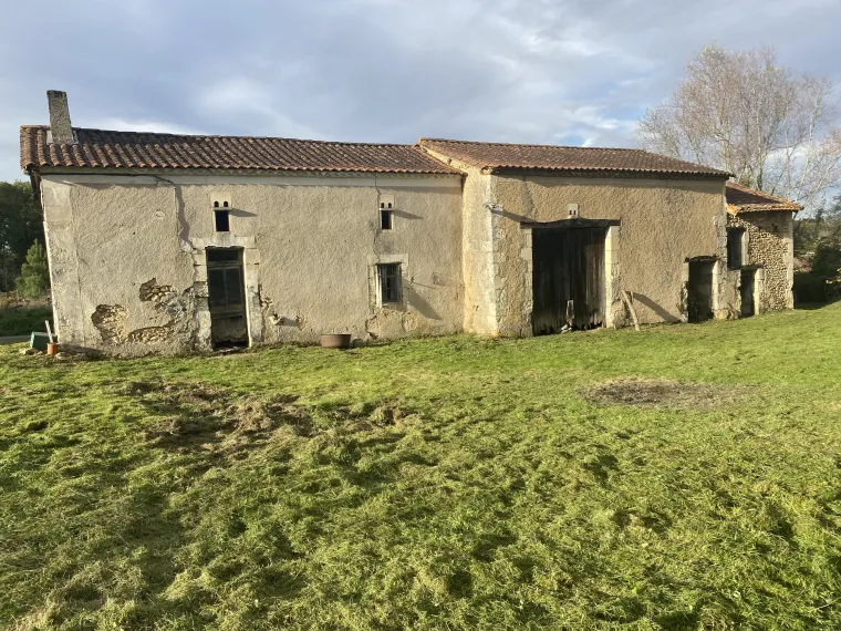 Fermette à restaurer 30 min Périgueux