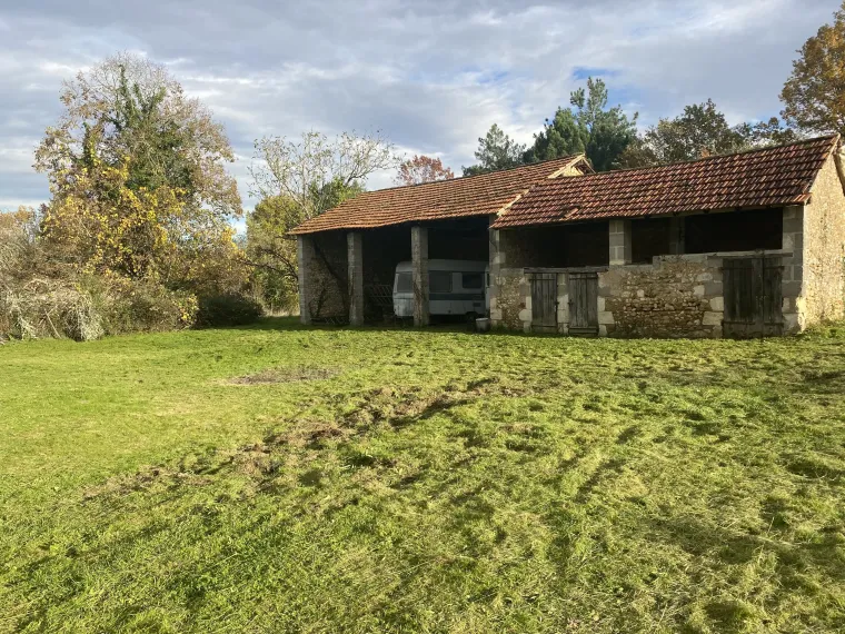 Fermette à restaurer 30 min Périgueux