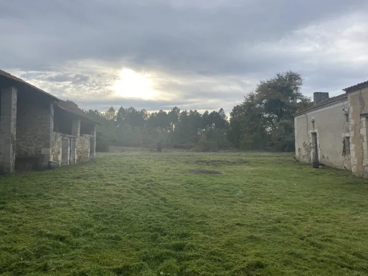 Fermette à restaurer 30 min Périgueux