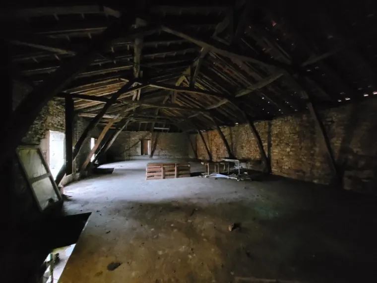 Ensemble de bâtiments à restaurer