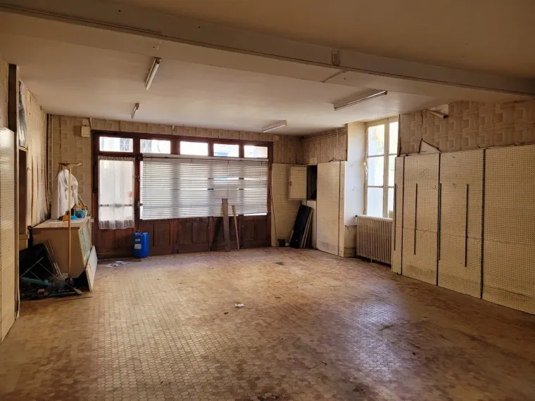 Ensemble de bâtiments à restaurer