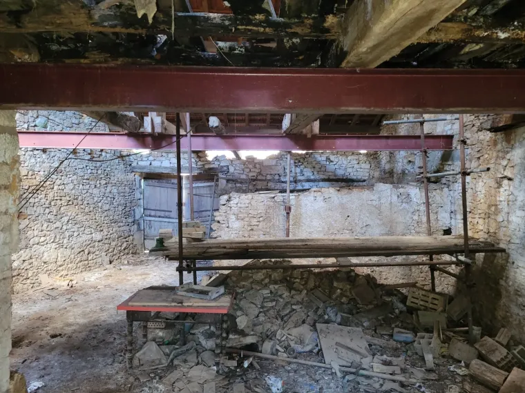 Ensemble de bâtiments à restaurer