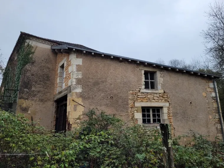 Ensemble de bâtiments à restaurer