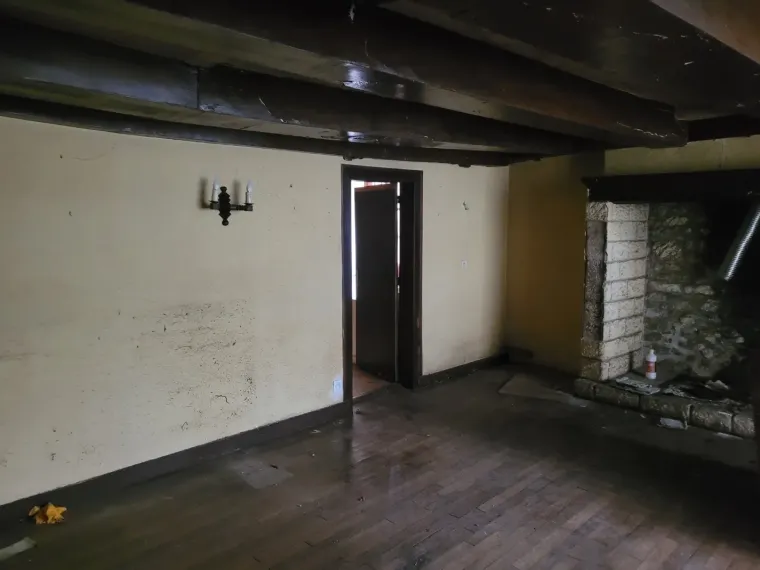 Ensemble de bâtiments à restaurer