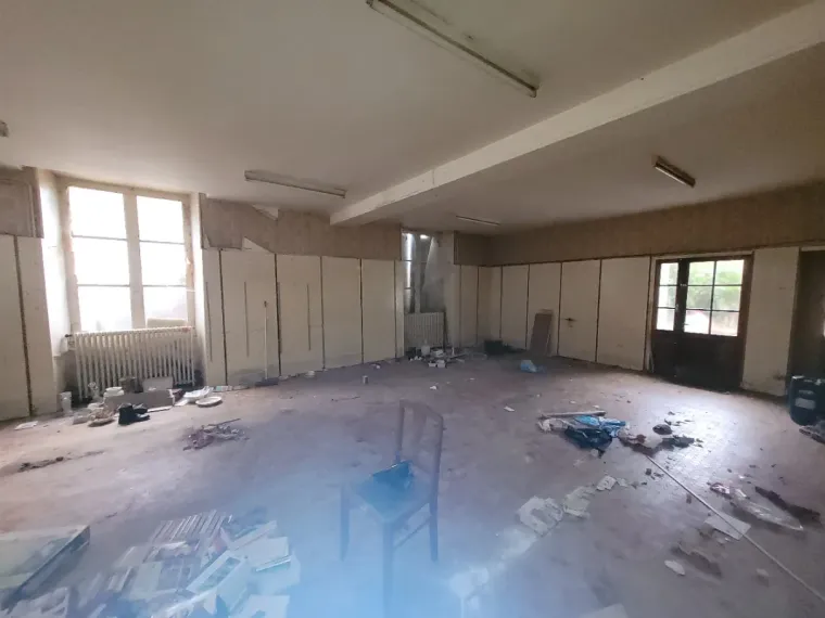 Ensemble de bâtiments à restaurer