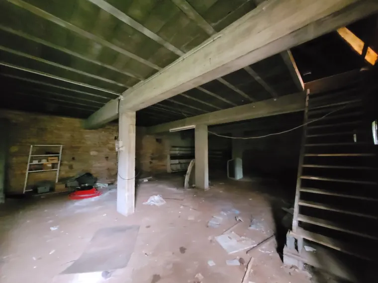 Ensemble de bâtiments à restaurer