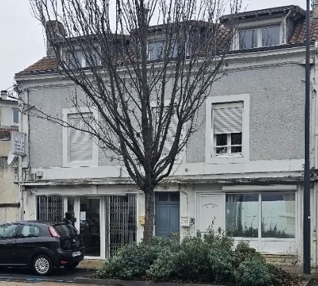 Immeuble 3 appartements et 1 local commercial