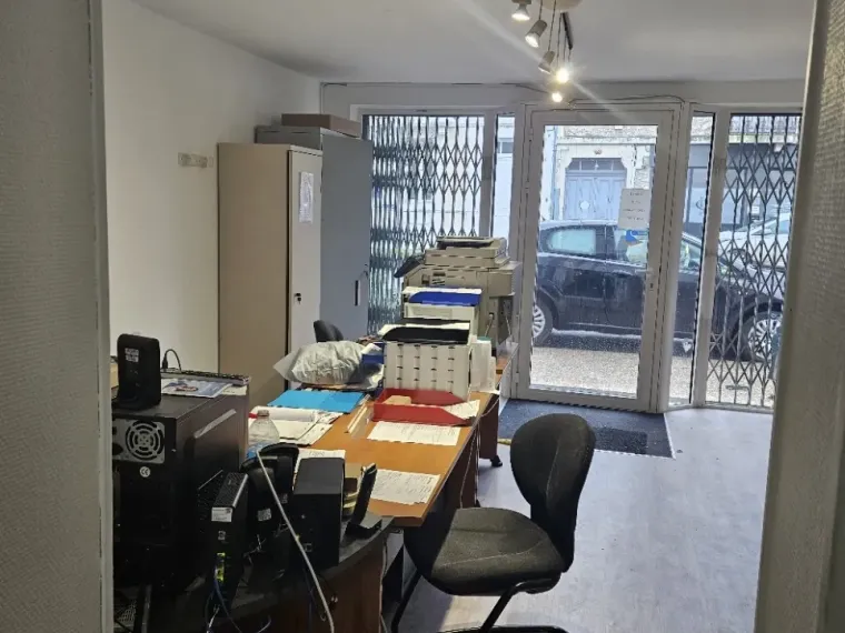 Immeuble 3 appartements et 1 local commercial