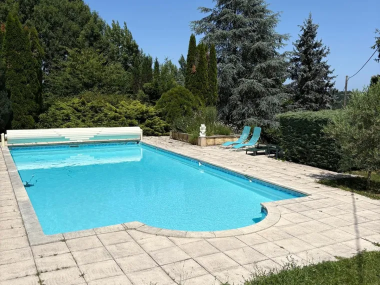 Belle périgourdine de caractère avec piscine et étang sur 2,6ha