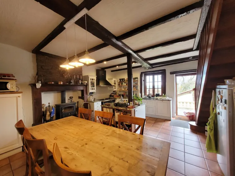 Belle périgourdine de caractère avec piscine et étang sur 2,6ha