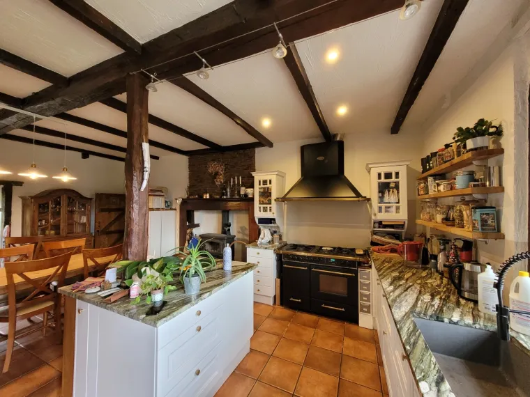 Belle périgourdine de caractère avec piscine et étang sur 2,6ha