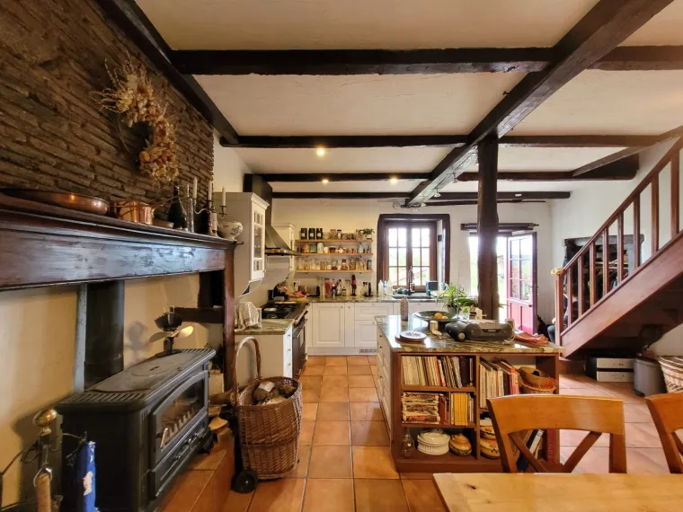 Belle périgourdine de caractère avec piscine et étang sur 2,6ha