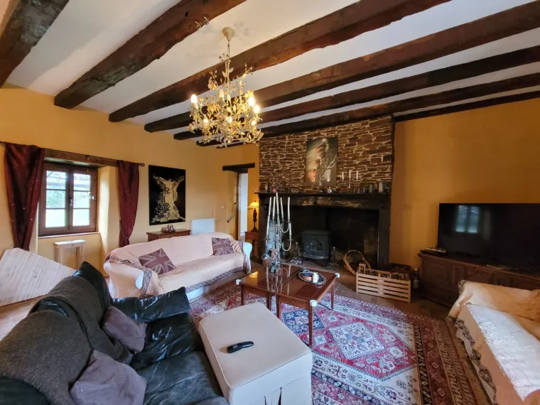 Belle périgourdine de caractère avec piscine et étang sur 2,6ha