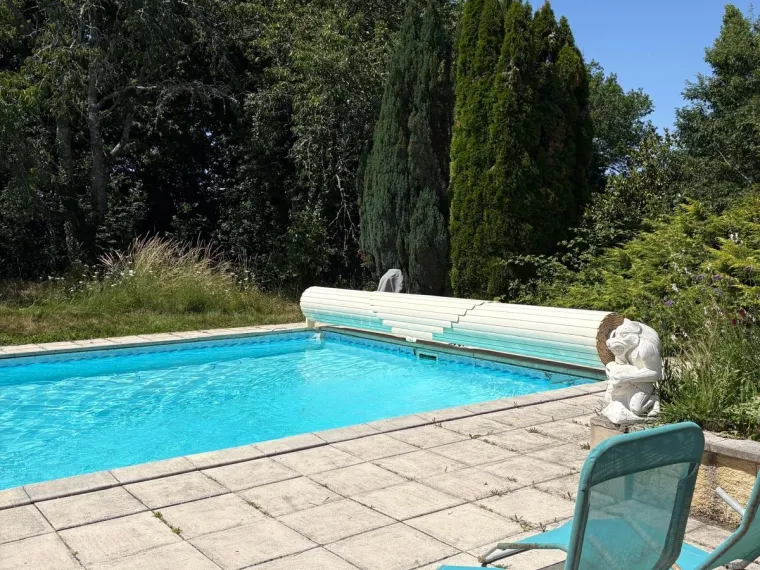 Belle périgourdine de caractère avec piscine et étang sur 2,6ha
